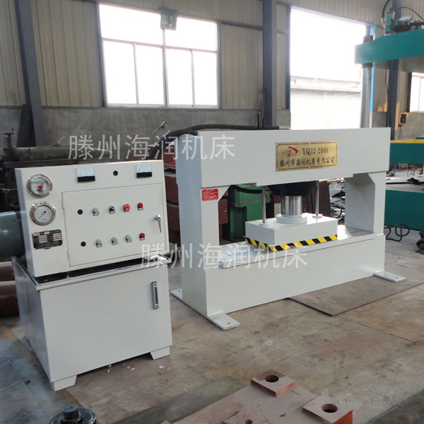 200T 龍門移動(dòng)式液壓機(jī)